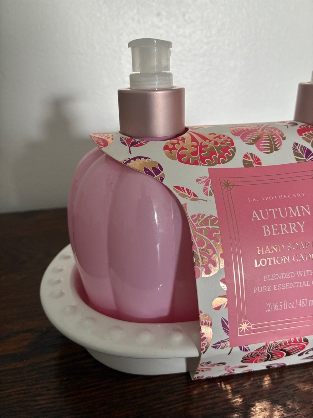 NWT- Autumn Berry Scented Hand Soap & Lotion Pumpkin Dispensers w/ Ceramic Tray - Picture 15 of 17